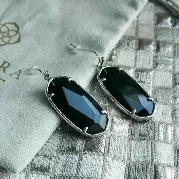 Kendra Scott Stud Earrings - Picture 1 of 3